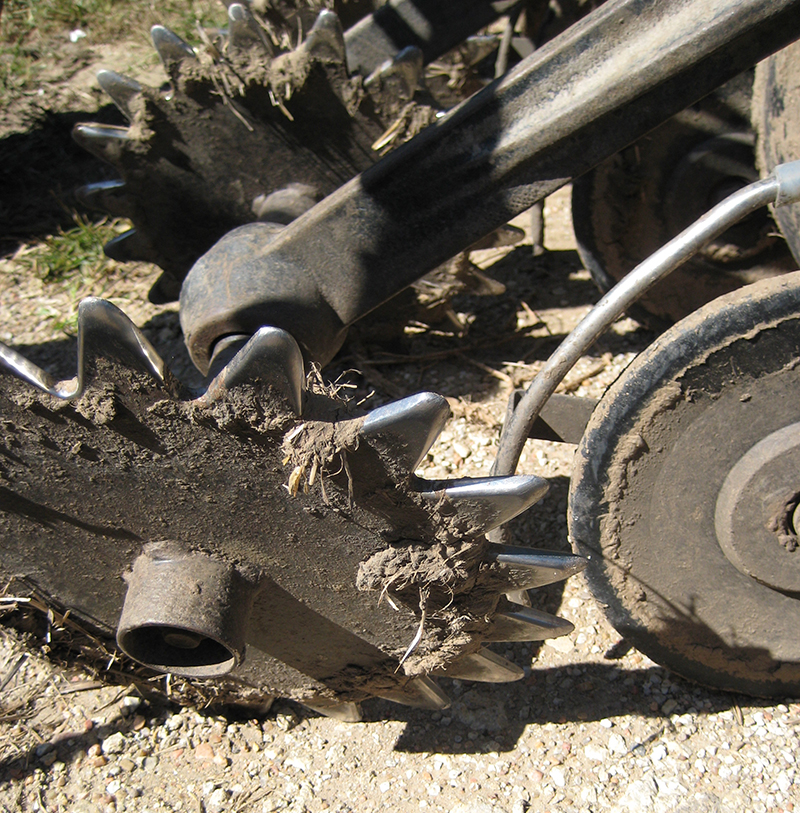 Tube for squirting pop-up fertilizer behind the seed-lock wheel