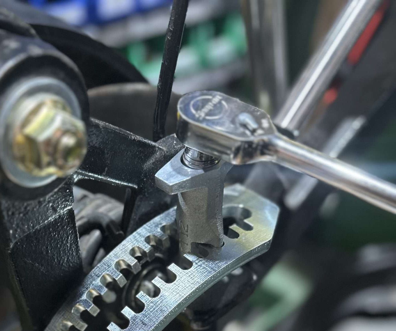 Depth adjustment plate and T-handle with the socket on.